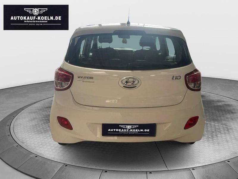 Gebraucht Hyundai i10 Basis 67 PS (49 kW) 2016 Weiß Kleinwagen