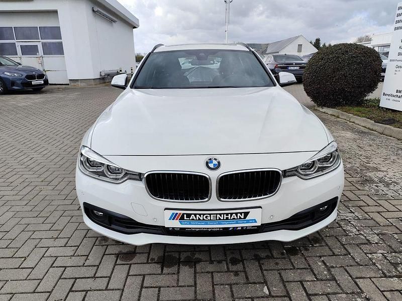 Gebraucht BMW 320 Advantage 184 PS (135 kW) 2018 Weiß Kombi