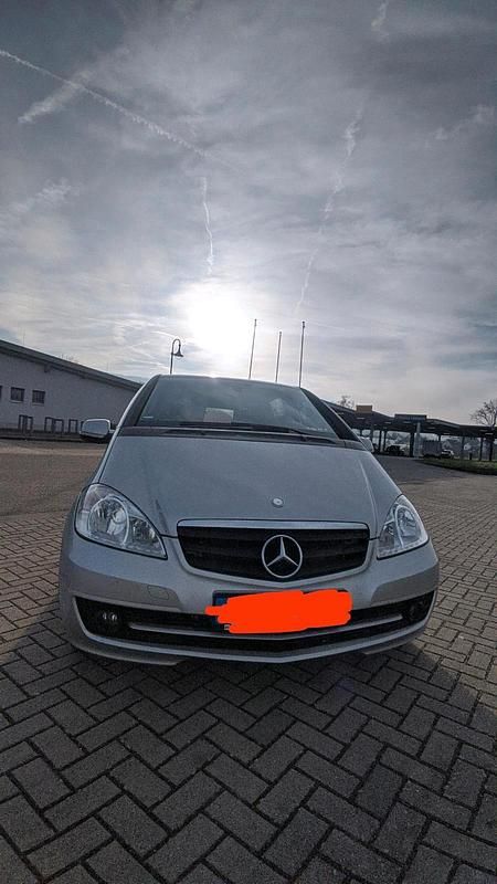 Grau Gebraucht 2009 Mercedes A160 Limousine | 4.000 € - Bild 1/4