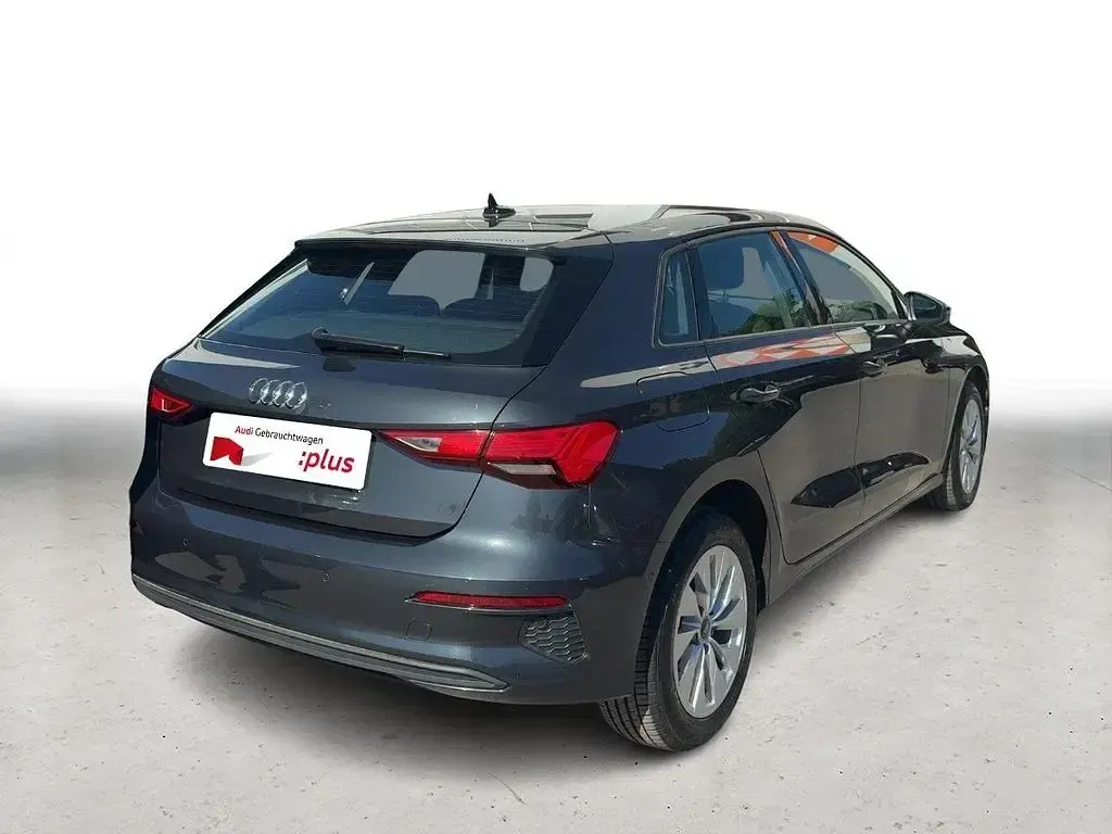 Usado Audi A3 Advanced 150 CV (110 kW) 2022 Gris Berlina