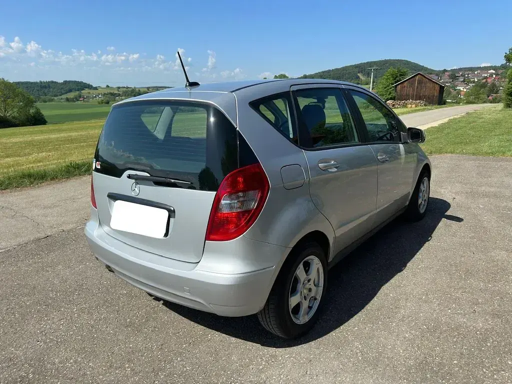 Gebraucht Mercedes A180 109 PS (80 kW) 2012 Silber Limousine