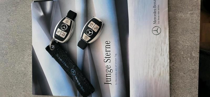 Gebraucht Mercedes E220 170 PS (125 kW) 2012 Schwarz Limousine