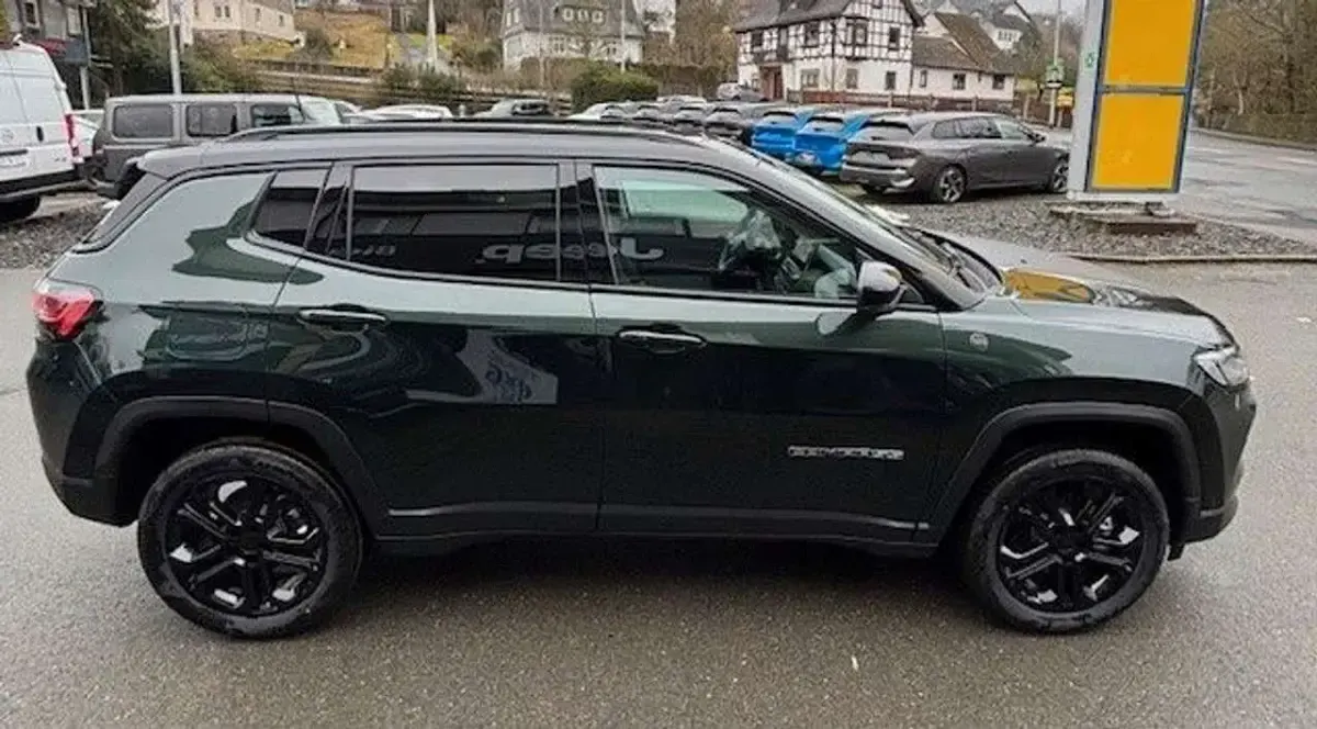 Uusi Jeep Compass North 131 HP (96 kW) 2025 Vihreä Katumaasturi