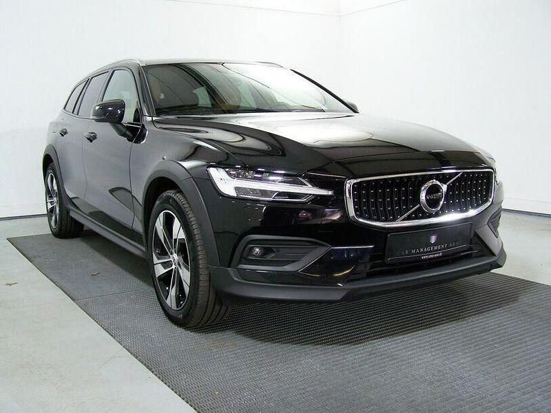 Gebraucht Volvo V60 CC Pro 197 PS (144 kW) 2021 Schwarz Kombi