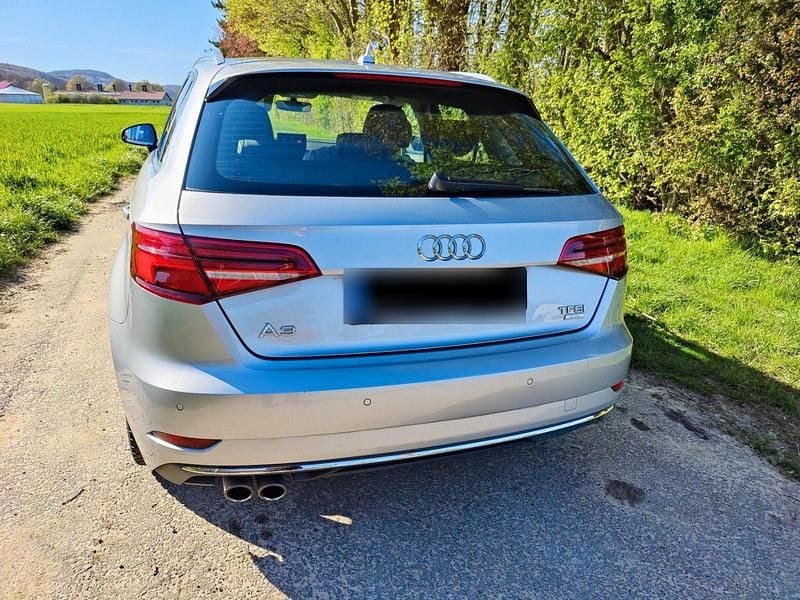 Second-hand Audi A3 Ambiente 150 CP (110 kW) 2017 Argintiu Berlinǎ