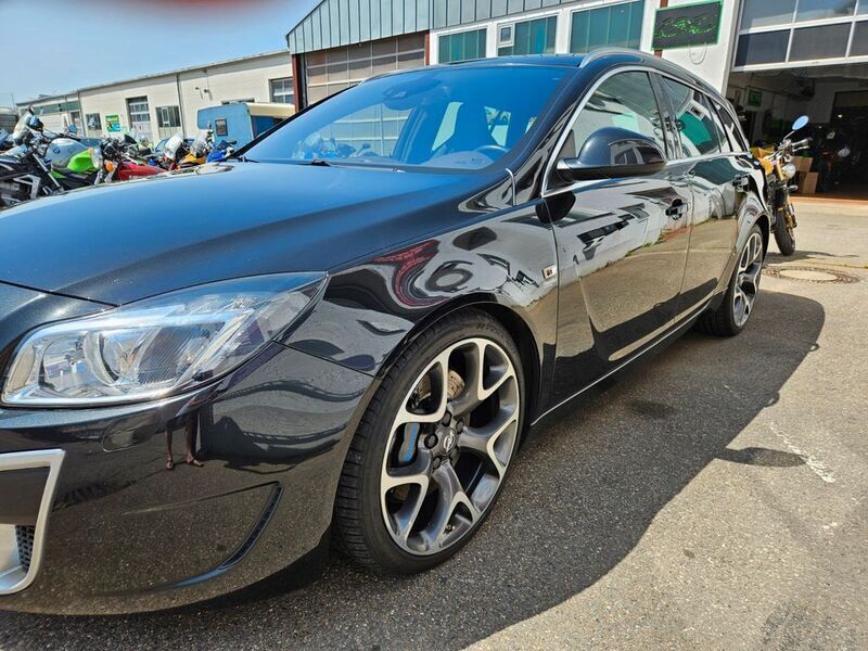 Schwarz Gebraucht 2011 Opel Insignia OPC Kombi | 14.700 € - Bild 1/4