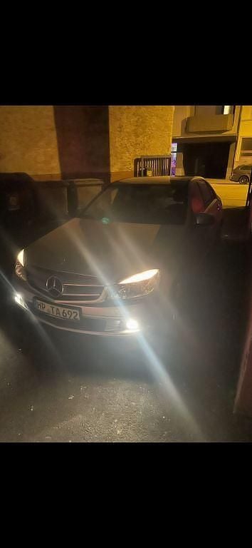 Second-hand Mercedes C200 136 CP (100 kW) 2010 Argintiu Berlinǎ