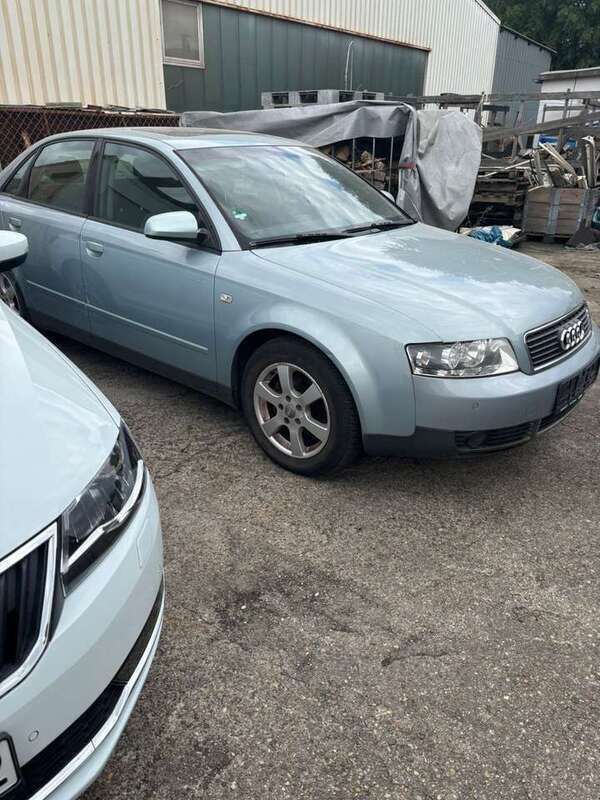 Blau Gebraucht 2002 Audi A4 Limousine | 1.290 € (Guter Preis) - Bild 1/4