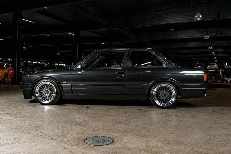 Gebraucht BMW 325 Performance 321 PS (236 kW) 1988 Schwarz Coupé