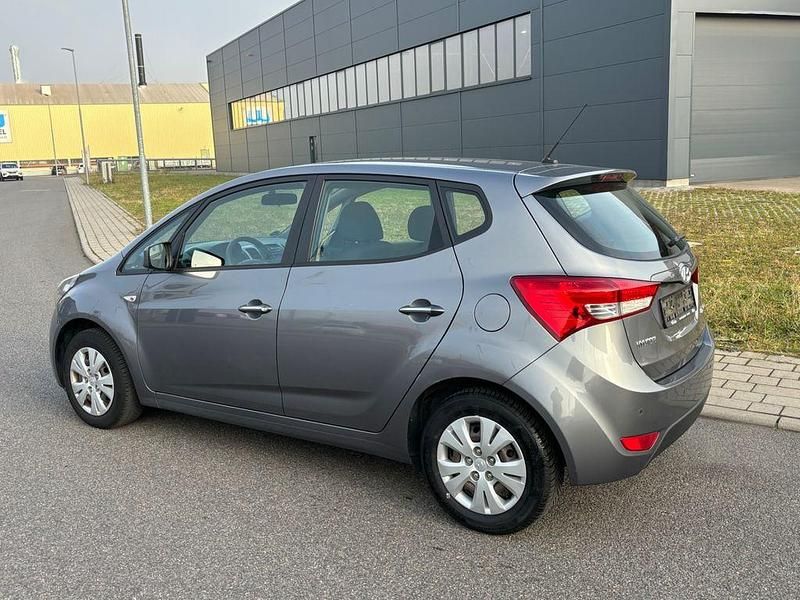 Gebraucht Hyundai ix20 90 PS (66 kW) 2012 Grau Kleinwagen