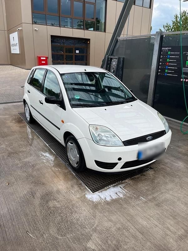 Weiß Gebraucht 2005 Ford Fiesta Kleinwagen | 1.650 € (Fairer Preis) - Bild 1/4