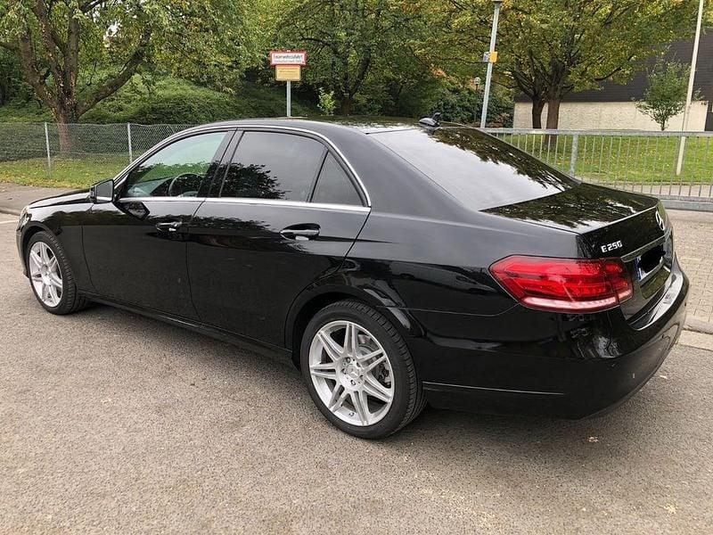 Second-hand Mercedes E250 211 CP (155 kW) 2015 Negru Berlinǎ