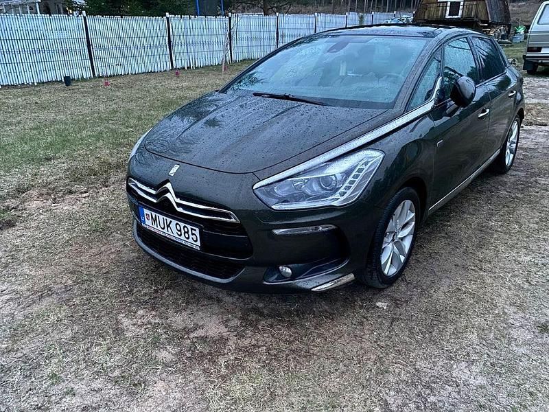 Second-hand Citroën DS5 200 CP (147 kW) 2013 Maro Hatchback