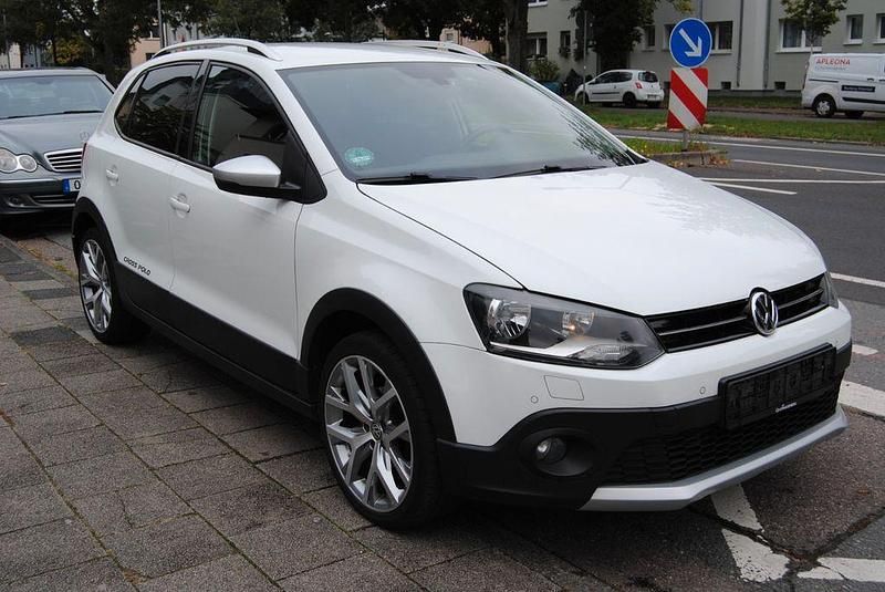 Weiß Gebraucht 2016 VW Polo Cross Kleinwagen | 9.480 € (Etwas zu teuer) - Bild 1/4