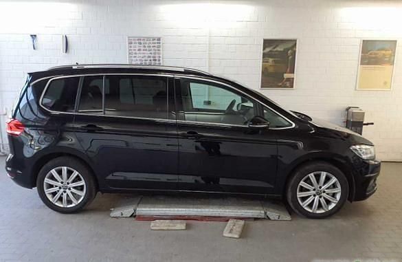 Gebraucht VW Touran Highline 150 PS (110 kW) 2025 Grenadillschwarz metallic Van / Kleinbus