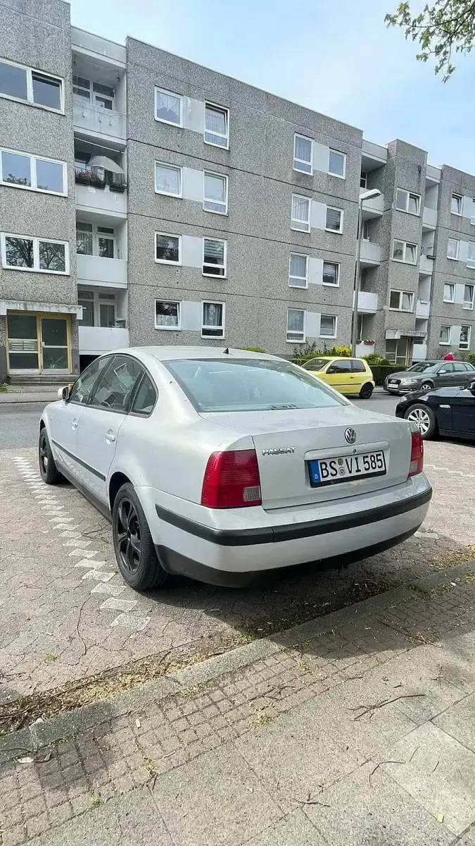Brugt VW Passat 101 HK (74 kW) 1997 Grå Hatchback