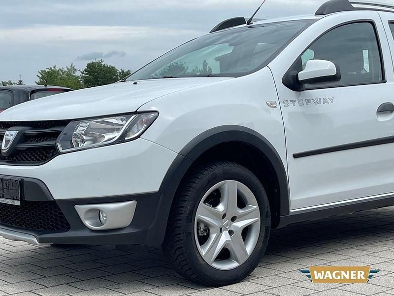 Gebraucht Dacia Sandero Stepway Ambiance 90 PS (66 kW) 2015 Weiß Limousine