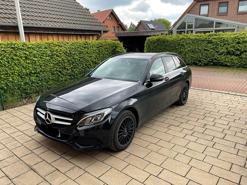 Schwarz Gebraucht 2016 Mercedes C200 Kombi | 15.499 € - Bild 1/4