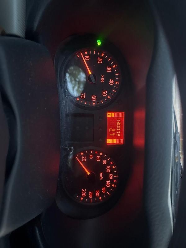 Grau Gebraucht 2004 Renault Clio II Extreme Limousine | 1.400 € (Guter Preis) - Bild 1/4