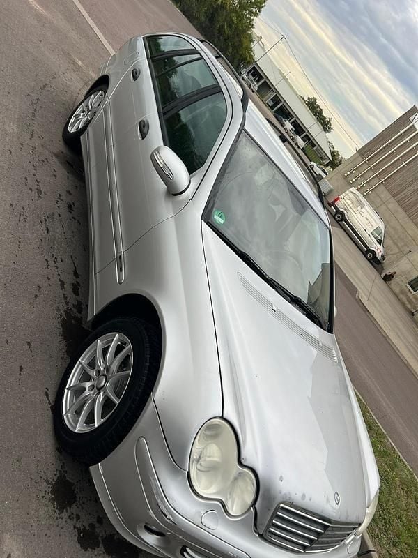 Silber Gebraucht 2005 Mercedes C220 Kombi | 1.500 € (Guter Preis) - Bild 1/4