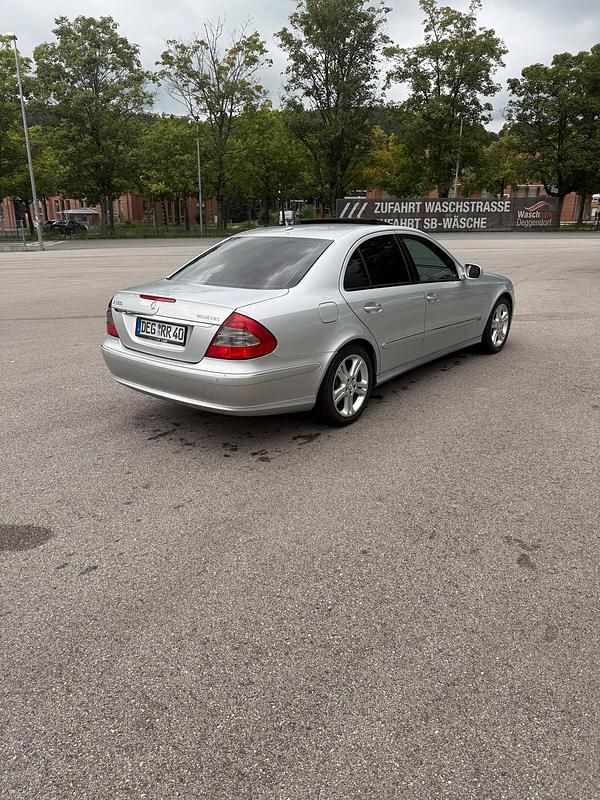 Grau Gebraucht 2008 Mercedes E300 Limousine | 6.500 € (Fairer Preis) - Bild 1/4