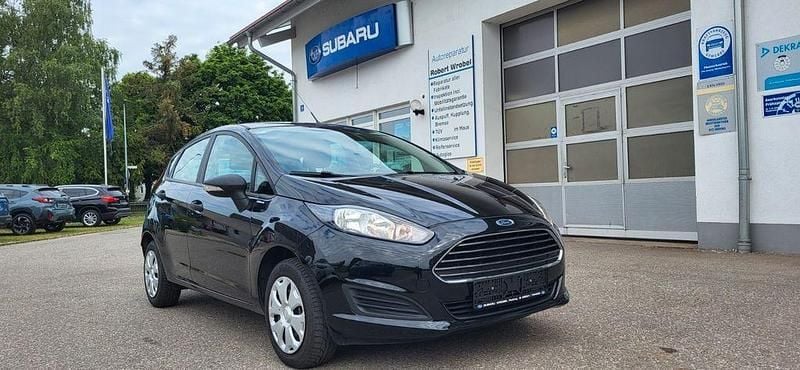 Schwarz (metallic) Gebraucht 2014 Ford Fiesta Ambiente Kleinwagen | 4.490 € (Superpreis) - Bild 1/4
