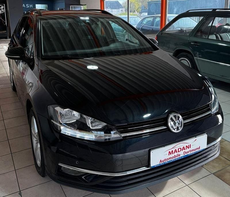 Schwarz Gebraucht 2019 VW Golf VII Comfortline Kombi | 8.999 € (Superpreis) - Bild 1/4