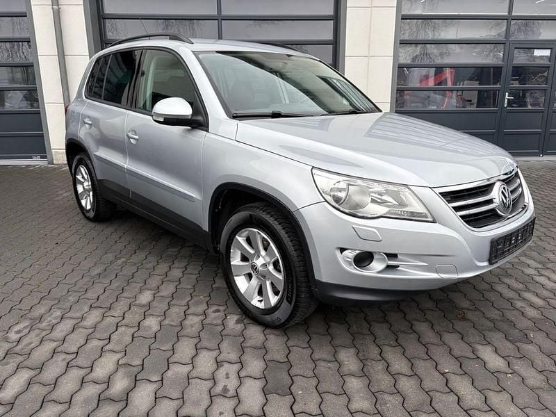 Silber Gebraucht 2009 VW Tiguan Track & Field SUV | 5.900 € (Superpreis) - Bild 1/4