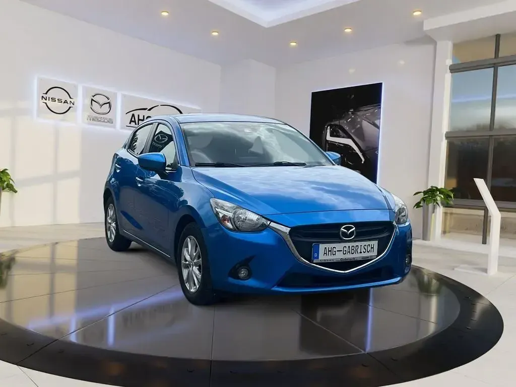 Używany Mazda 2 Exclusive-Line 90 KM (66 kW) 2015 Niebieski Sedan/Limuzyna