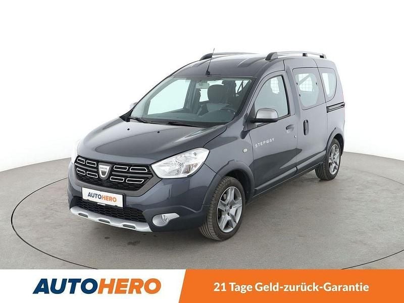 Grau Gebraucht 2020 Dacia Dokker Stepway Van | 15.150 € (Fairer Preis) - Bild 1/3