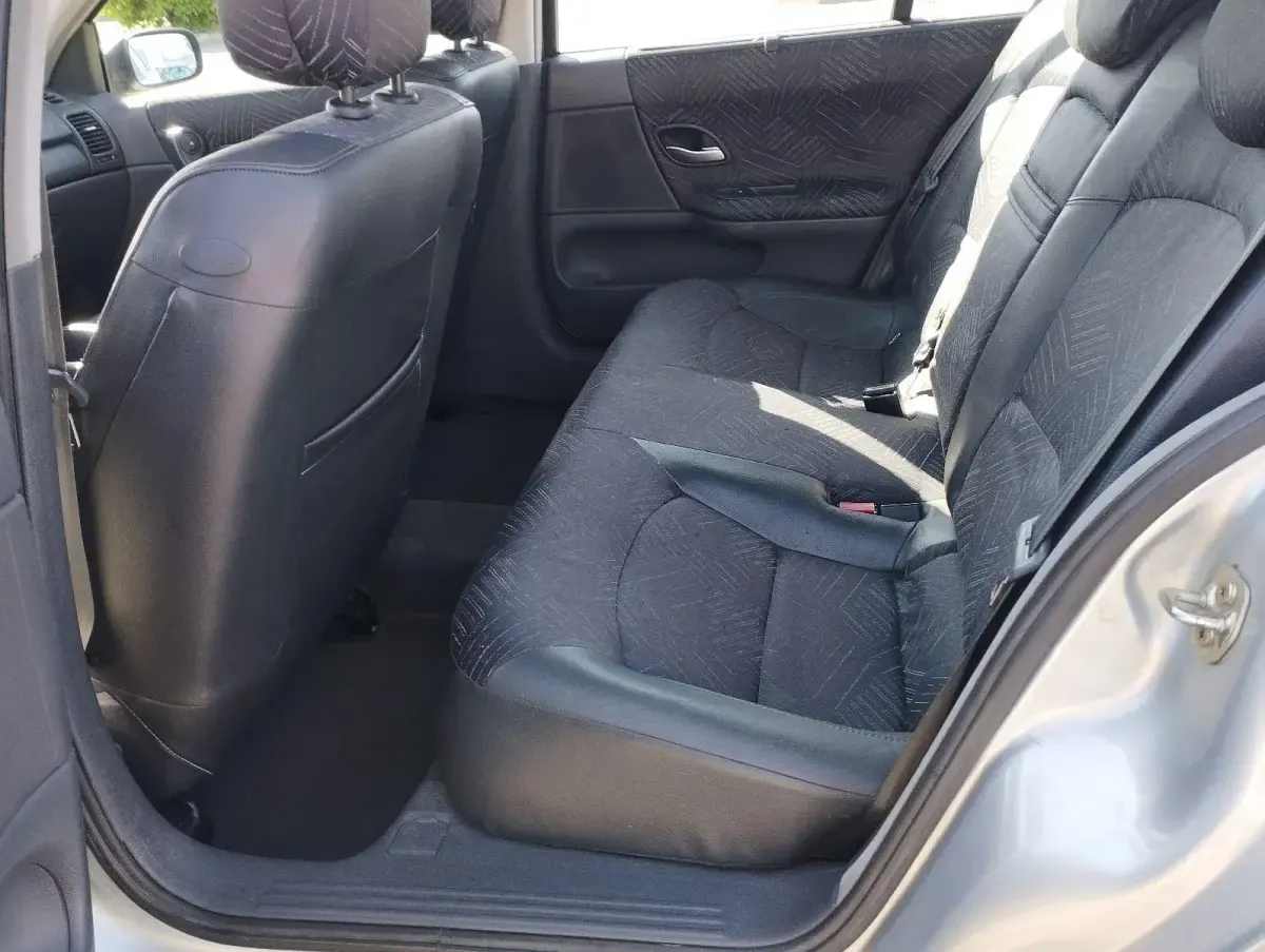 Second-hand Renault Laguna II Expression 207 CP (152 kW) 2002 Argintiu Berlinǎ