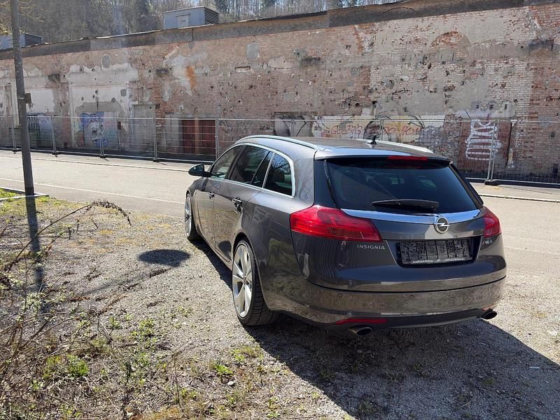 Gebraucht Opel Insignia Cosmo 260 PS (191 kW) 2009 Grau Kombi