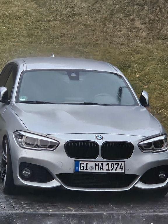 Grau Gebraucht 2017 BMW 118 M Sport Kleinwagen | 14.500 € (Guter Preis) - Bild 1/4