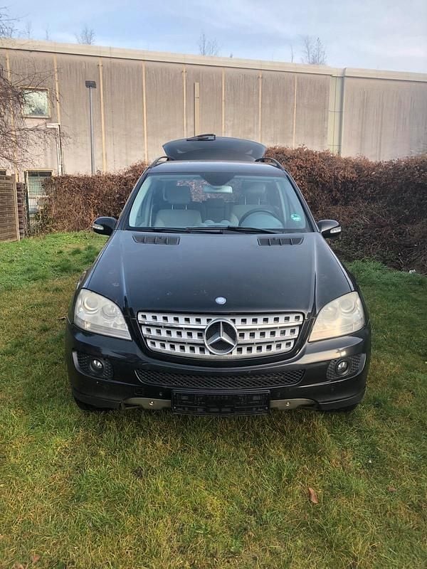 Gebraucht Mercedes ML320 224 PS (164 kW) 2006 Schwarz SUV