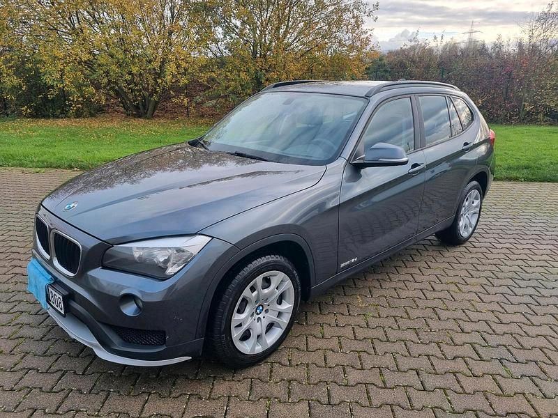Grau Gebraucht 2015 BMW X1 SUV | 7.450 € (Superpreis) - Bild 1/4