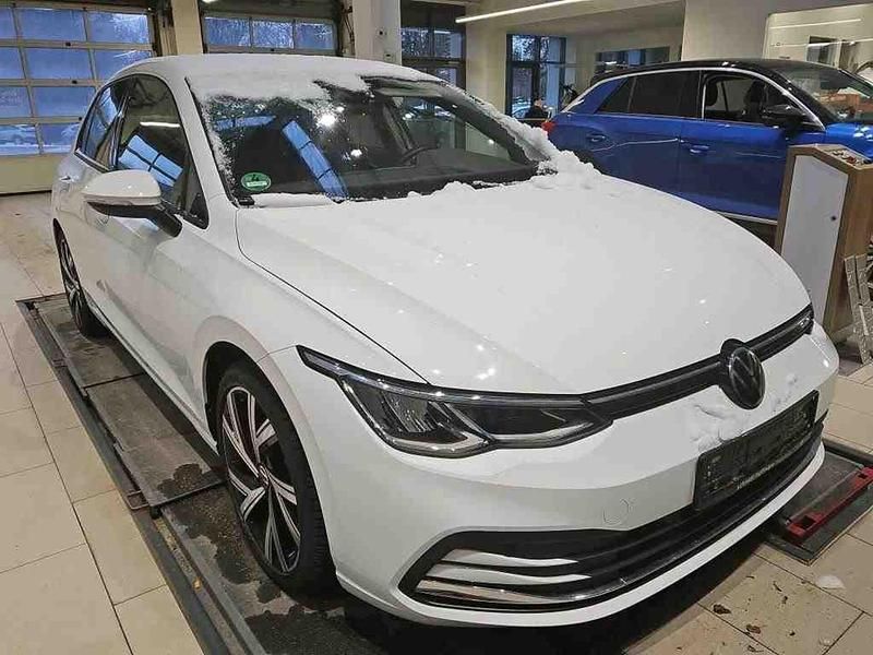 Gebraucht VW Golf VIII Move 110 PS (80 kW) 2024 Weiß Limousine