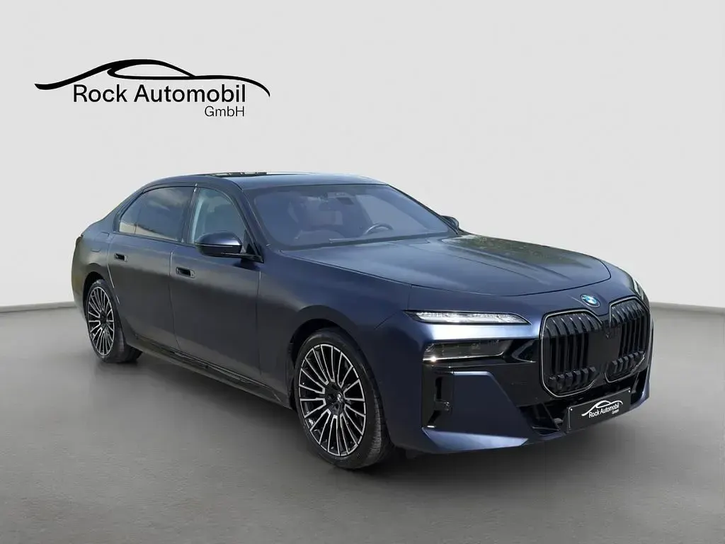 Gebraucht BMW 740 M Sport 299 PS (219 kW) 2024 Frozen tanzanite blue metallic Limousine