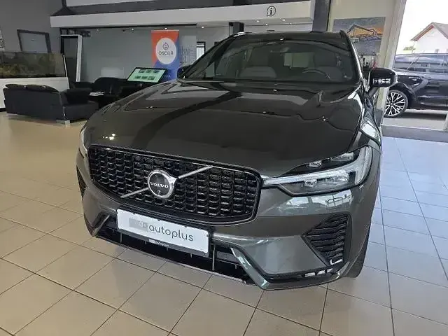Gebraucht Volvo XC60 R-Design 250 PS (183 kW) 2022 Pine grey SUV