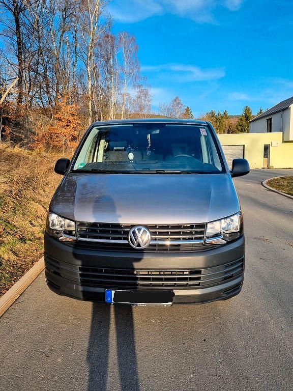 Używany VW Caravelle 102 KM (75 kW) 2018 Beżowy Van