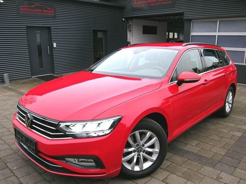 Gebraucht VW Passat Business 122 PS (89 kW) 2023 Rot Limousine