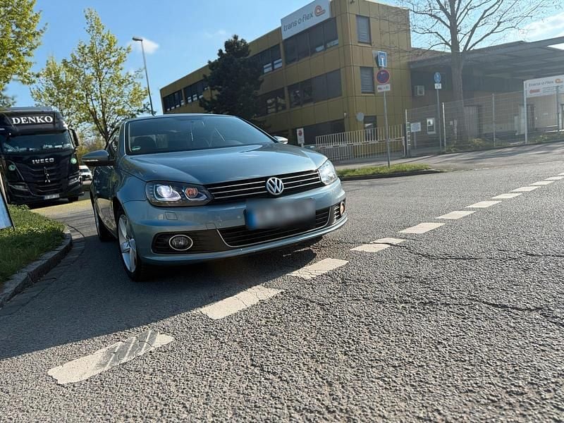 Usata VW Eos 140 CV (102 kW) 2012 Blu Cabrio