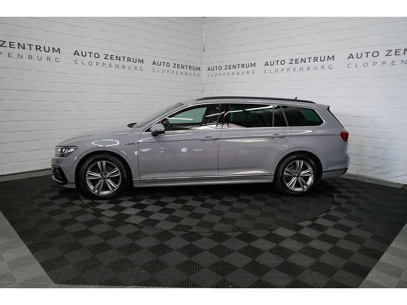 Gebraucht VW Passat R-line 200 PS (147 kW) 2023 Grau Kombi