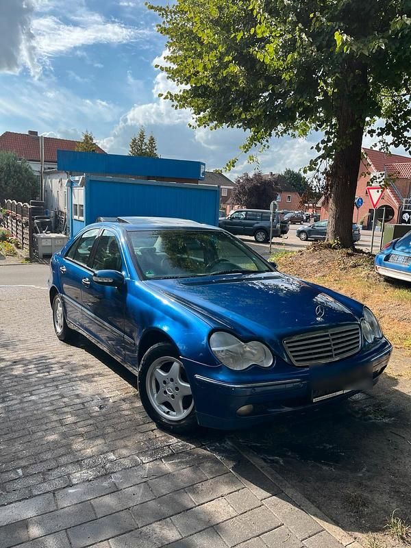 Blau Gebraucht 2000 Mercedes C220 Limousine | 1.600 € (Fairer Preis) - Bild 1/4