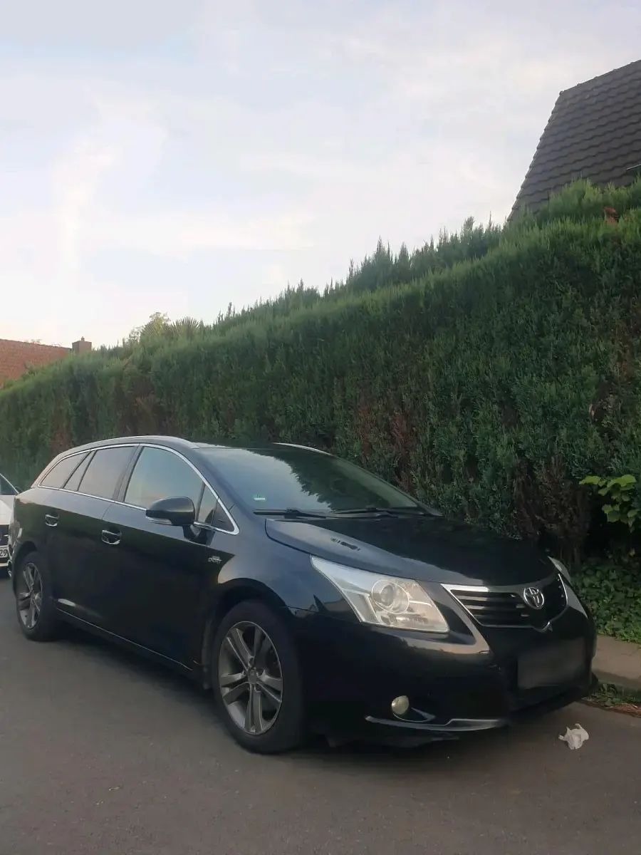 Gebraucht Toyota Avensis 150 PS (110 kW) 2011 Schwarz Kombi