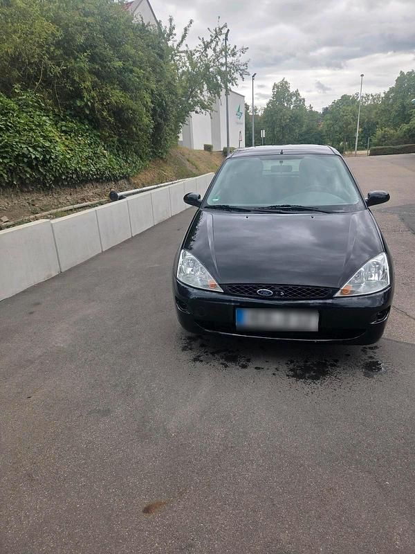 Gebraucht Ford Focus 100 PS (73 kW) 2001 Schwarz Kleinwagen