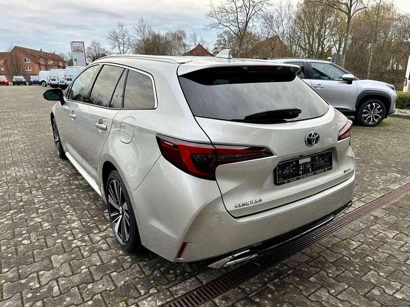 Neu Toyota Corolla 178 PS (130 kW) 2025 Silber Kombi
