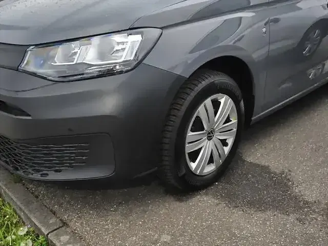 Używany VW Caddy 122 KM (89 kW) 2021 Szary Minivan