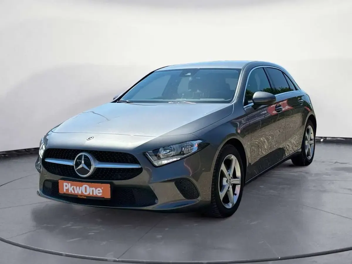 Gebraucht Mercedes A200 163 PS (119 kW) 2020 Limousine