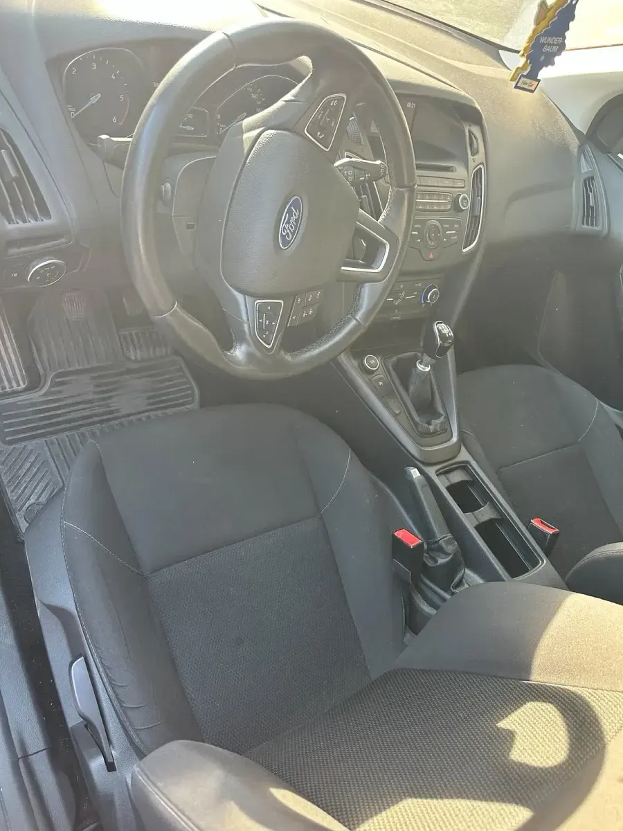 Gebraucht Ford Focus 105 PS (77 kW) 2016 Schwarz Kombi
