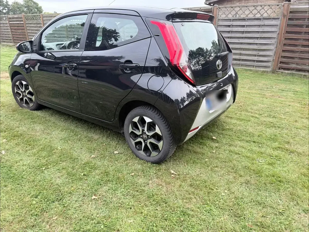 Gebraucht Toyota Aygo Team 72 PS (52 kW) 2019 Schwarz Kleinwagen